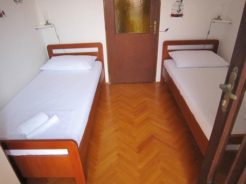 Holiday Home Mona Игране Стая снимка