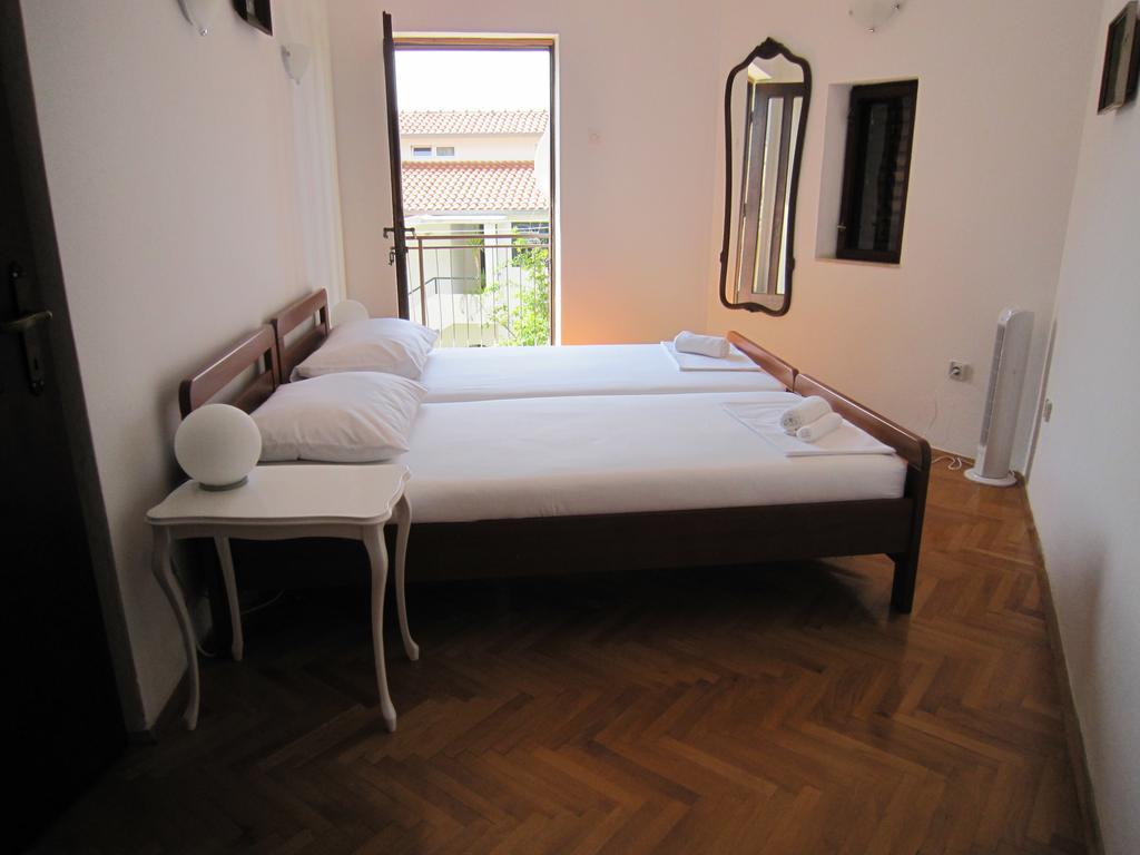 Holiday Home Mona Игране Стая снимка