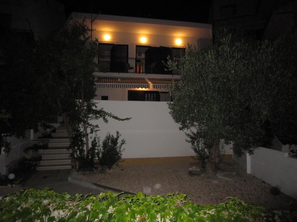 Holiday Home Mona Игране Стая снимка