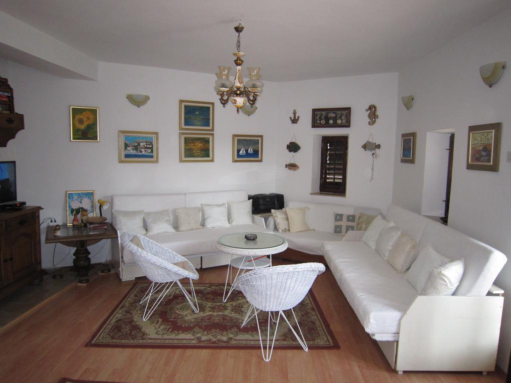 Holiday Home Mona Игране Стая снимка